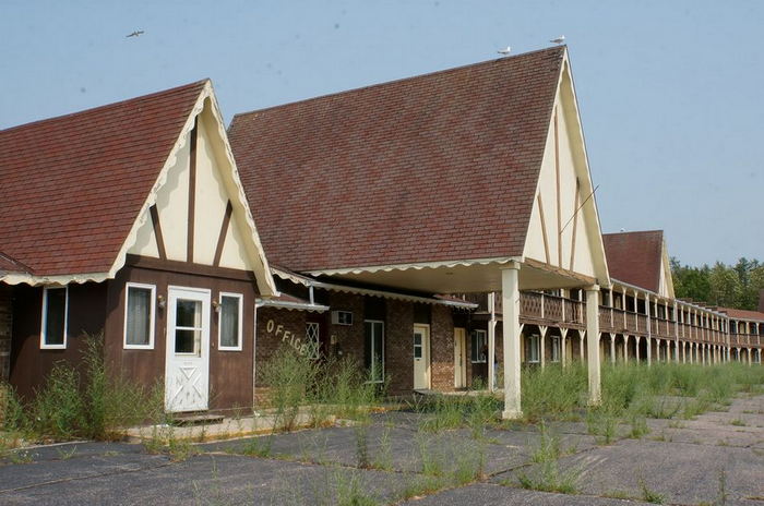 Castlewood Inn & Suites (Best Western Tony Londons, Tony Londons Roadhouse) - From Roadtripmemories On Flickr